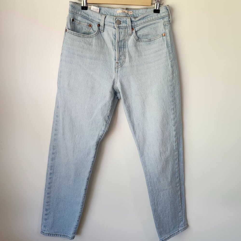 Levi’s Wedgie Fit Jeans Women’s 28 Light Wash Button Fly High Rise